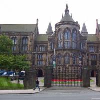 格拉斯哥大学始建于1451年，是苏格兰历史第二悠久、全英国校龄第四的一所久负盛名的公立大学，历年被英国《泰晤士报》及美国U.S. News 评选的全球前80名最优秀的大学之一。